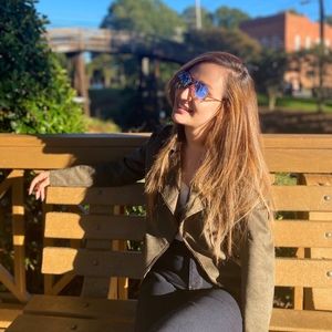 Meet your Posher, Daniela